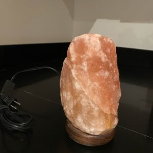 Pink Himalayan salt lamp